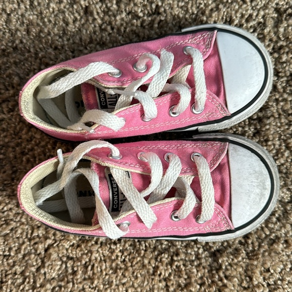 Toddler Size 7 Pink Converse - Picture 2 of 8